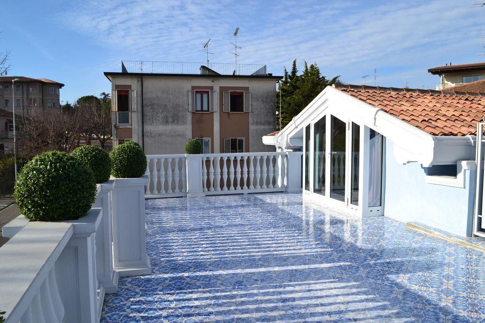 B And B Della Mimosa Desenzano del Garda Dış mekan fotoğraf